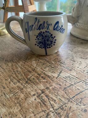 Vintage Williamsburg Pottery Yorktown Onion Mug